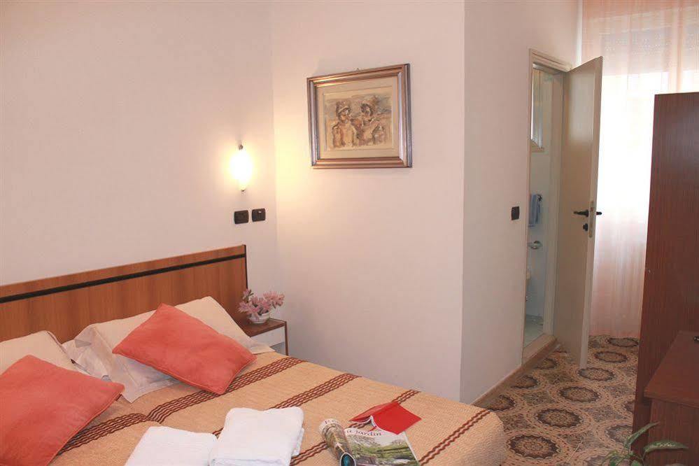 Hotel Maria Serena Rimini Exterior photo