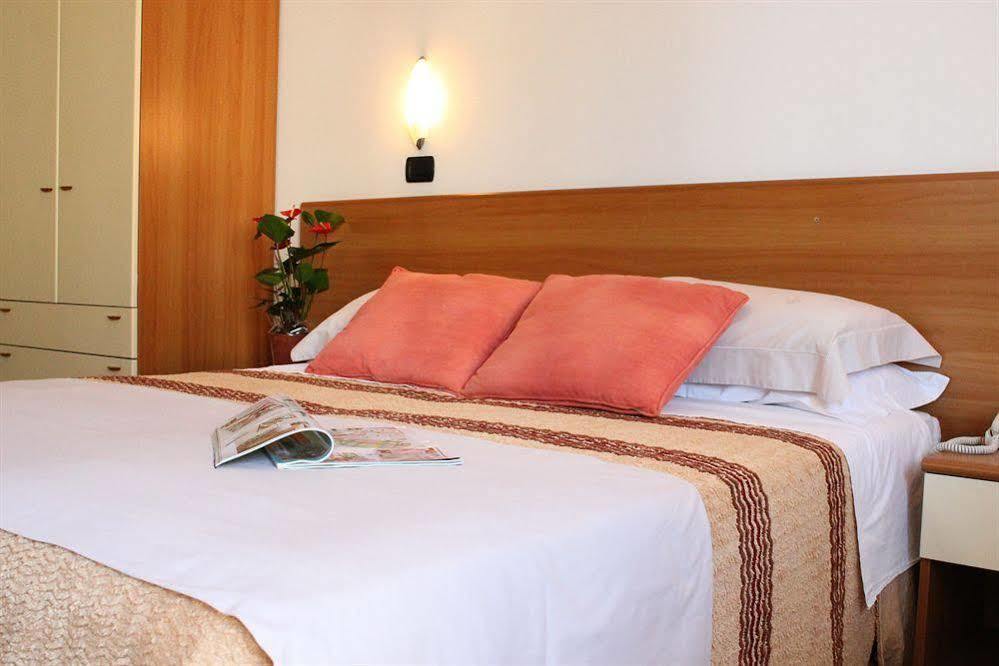 Hotel Maria Serena Rimini Exterior photo