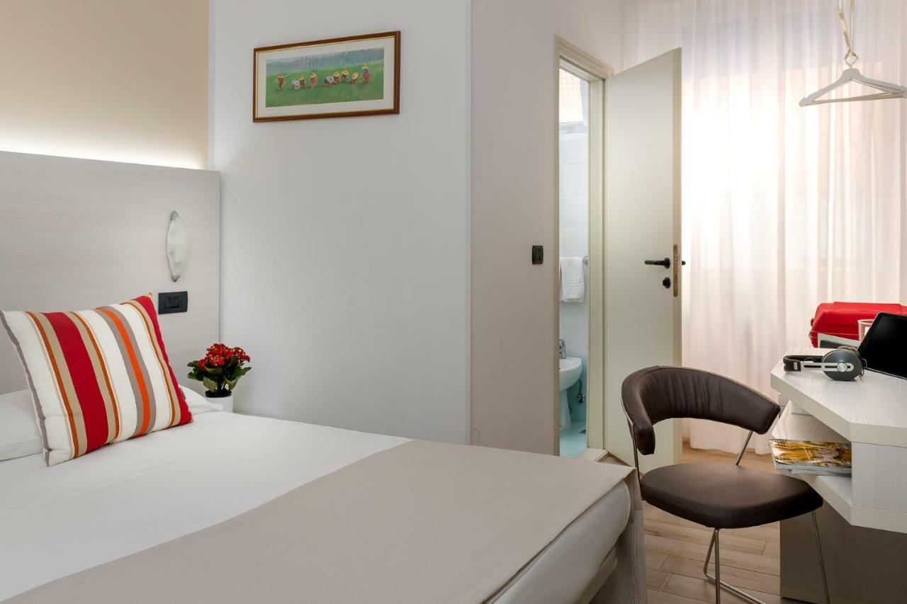 Hotel Maria Serena Rimini Exterior photo